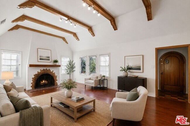 Foto del edificio - 10530 Kinnard Ave
