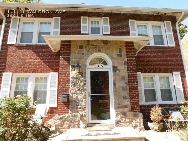 Building Photo - 3 BD 2.5 BA House in University City