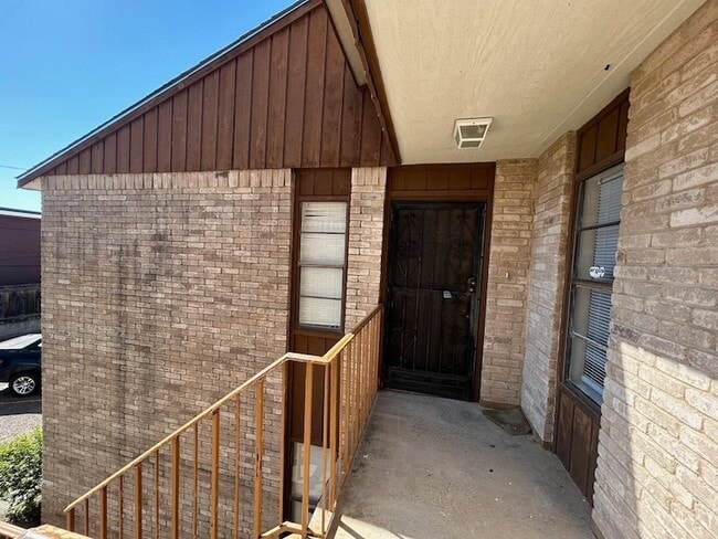 Foto del edificio - 100 Hillside Rd