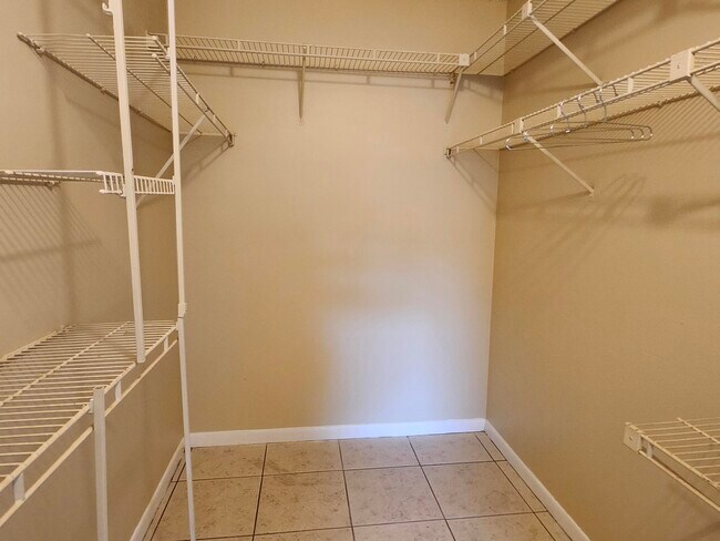 Building Photo - 545 Trace Cir