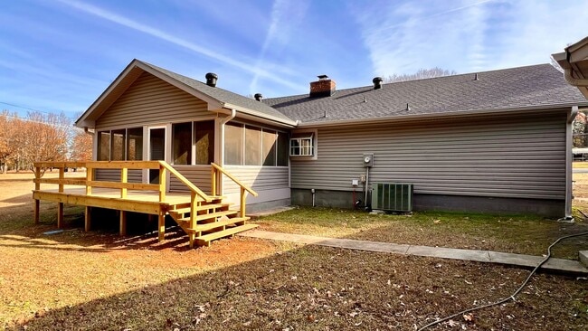 Building Photo - 490 Scott Ln