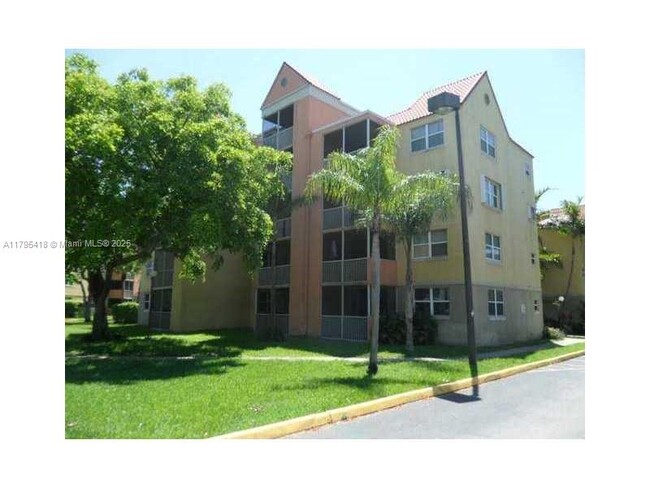 Foto del edificio - 8343 Lake Dr