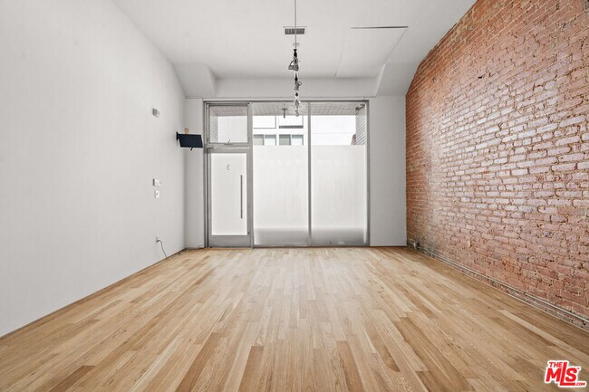 Foto del edificio - 8 Brooks Ave