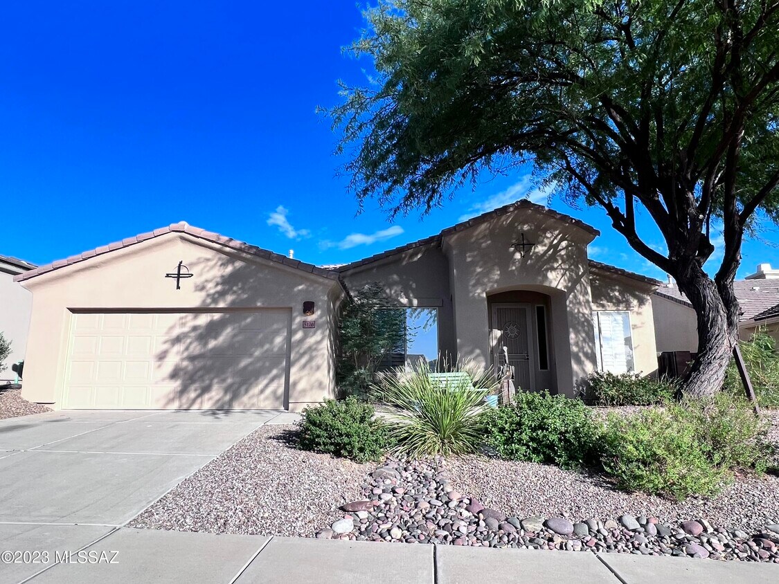 Primary Photo - 5176 N Fairway Heights Dr