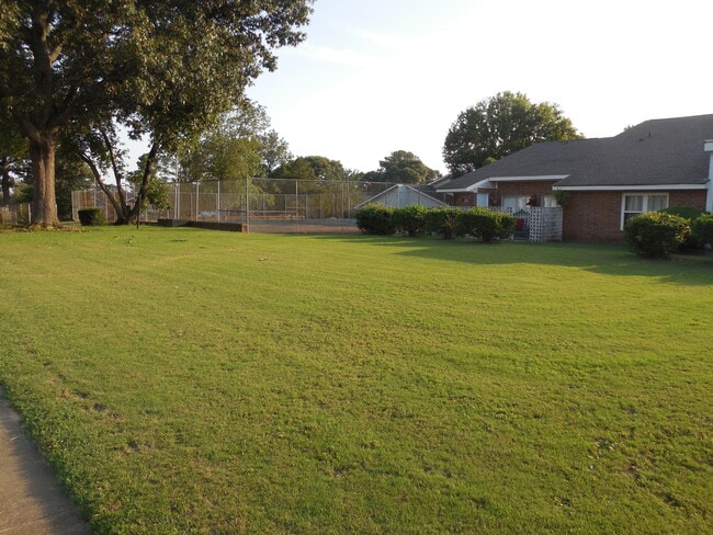 Building Photo - 101 Westcliff Cir