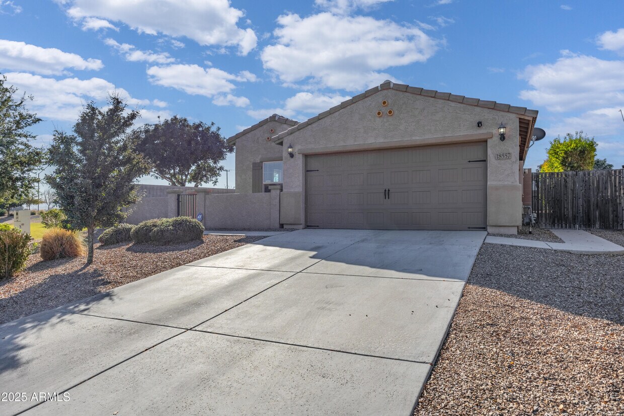 Primary Photo - 18557 W Pueblo Ave