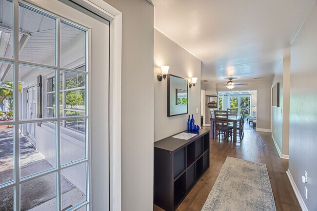 Foto del edificio - ***FULLY FURNISDHED ANNUAL RENTAL***POOL H...