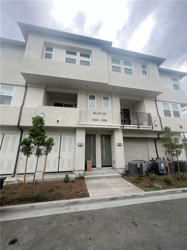 Building Photo - 1506 W Bushell St