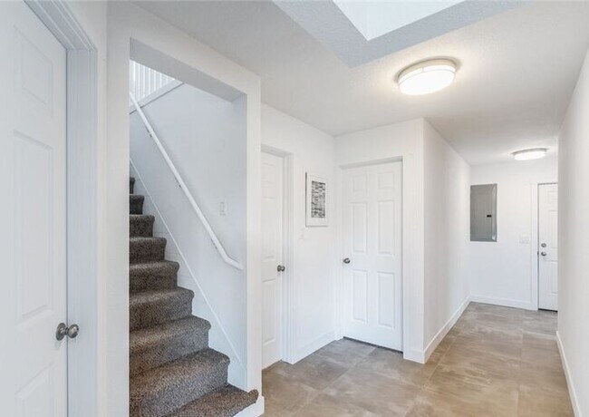 Foto del edificio - Perfect & Charming 3 bedroom Plus 1.75 Bath Craftsman Home in Tacoma!!