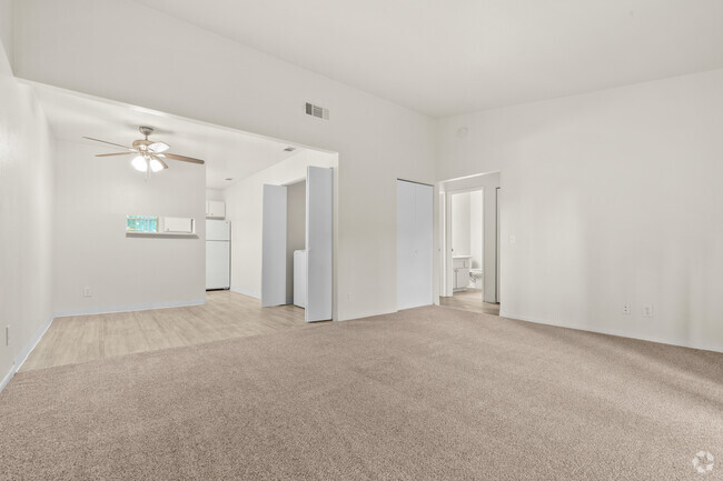 2BR, 2BA - 950SF - Living Room - College Glen Apartments