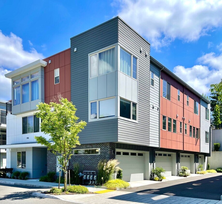 Primary Photo - Great Townhome for rent