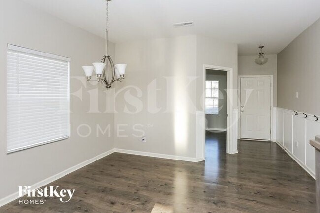 Foto del edificio - 205 Whispering Hills Dr