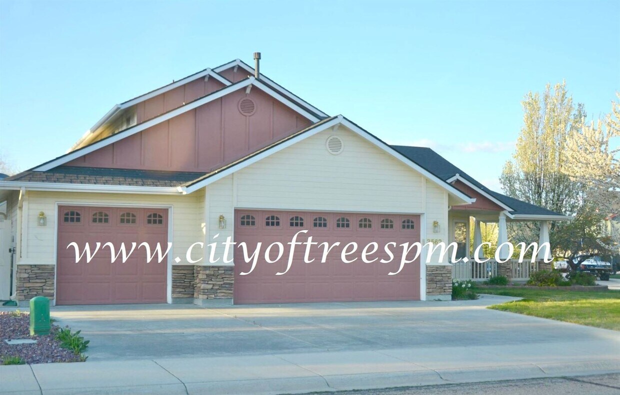 Primary Photo - 4 br, 2.5 bath House - 3562 E Mackay Dr