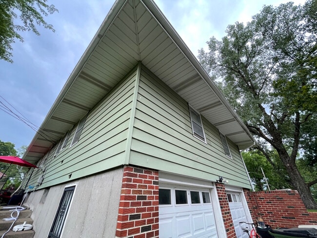 Building Photo - 10400 E 79th St