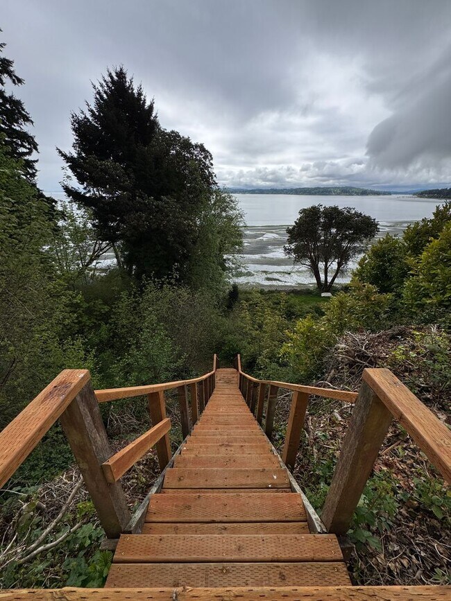 Foto del edificio - Desirable Indianola waterfront just in tim...