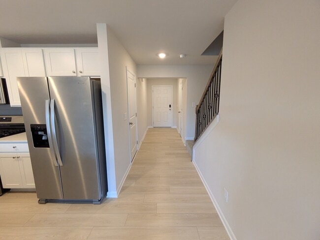 Building Photo - 831 Powder Br Dr