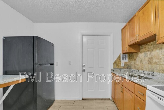 Foto del edificio - 850 E Commercial Blvd