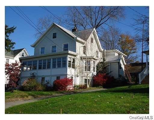 Building Photo - 39 Maple St