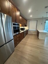 Building Photo - 400 W Broadway