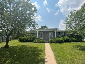 Building Photo - 1228 S Creek Ln