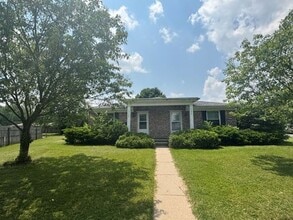 Building Photo - 1228 S Creek Ln