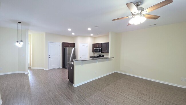 Foto del edificio - 3 Bedroom, 2.5 bath townhome in Creekside of Richmond Hill