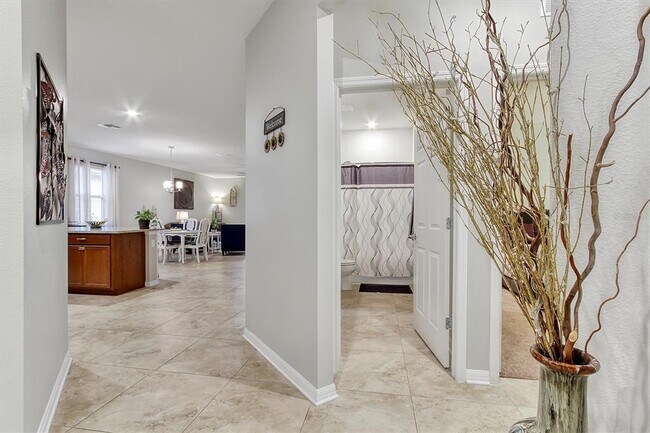 Building Photo - 5611 Barletta Dr