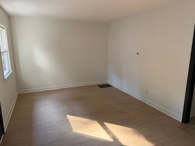 Foto del edificio - 1522 Effingham Rd