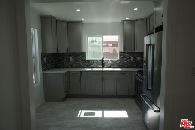 Foto del edificio - 2229 W 29th Pl