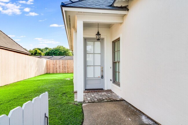 Foto del edificio - Beautifully Renovated 4-Bedroom Home in Stonehaven on the River