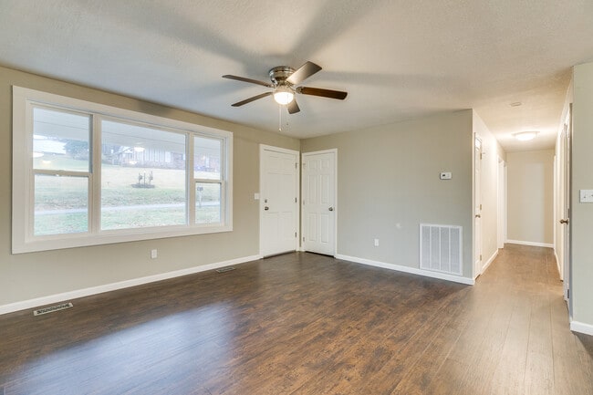 Building Photo - 1724 Boone Cir