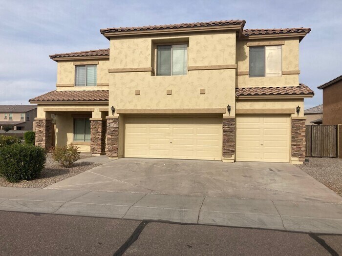 Primary Photo - LARGE 5 bedroom 3 bath