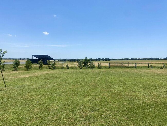 Building Photo - 452 Co Rd 205