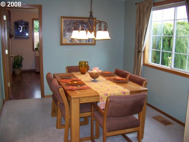 Dining - 11405 SW Paulina Drive