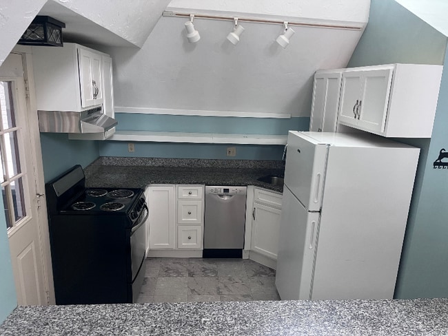 Building Photo - 410 N State St