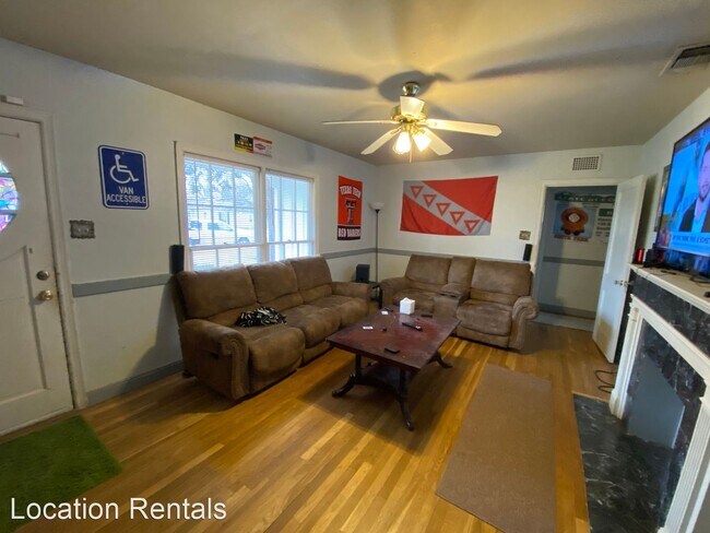 Building Photo - 3 br, 2 bath House - 2812 Canton Avenue