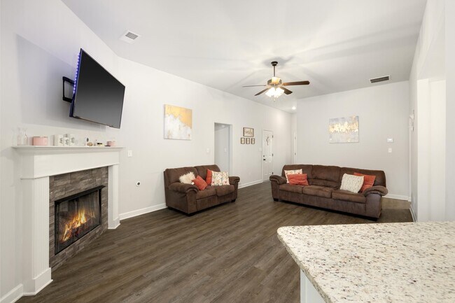 Building Photo - 8115 Cherry Hill Dr