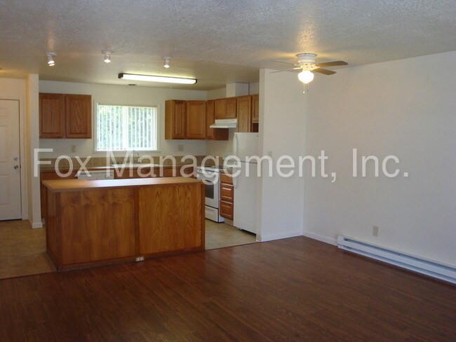 Building Photo - 155 NE 181st Ave