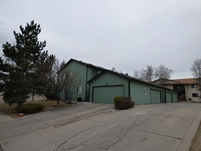 Foto principal - Lovely 3 Bed/2.5 Bath Townhome in Southwes...