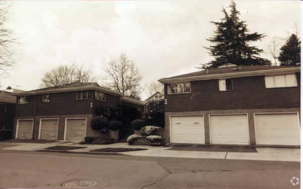 Building Photo - 807-817 SE 29th Ave
