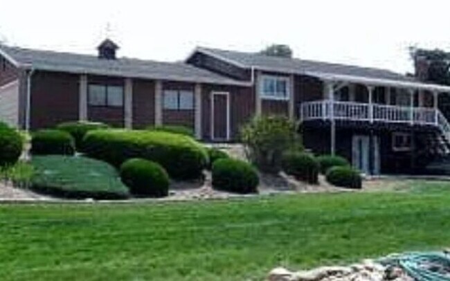 Foto del edificio - 5 bed, 2 bath Hamilton home on 1.32 acres