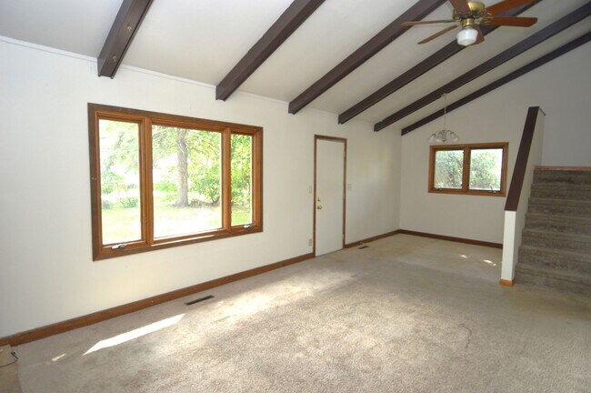 Building Photo - 4 Bed House for Rent- Move-In Ready!!