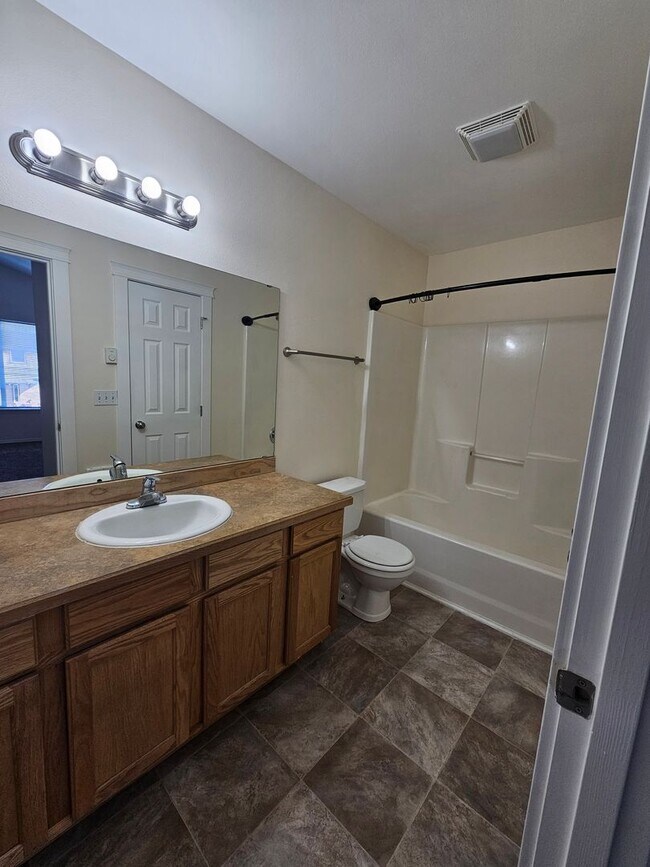 Foto del edificio - 3 Bedroom Townhome Strawberry Heights