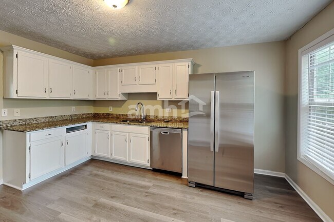 Foto del edificio - 808 Grindstone Ct SW