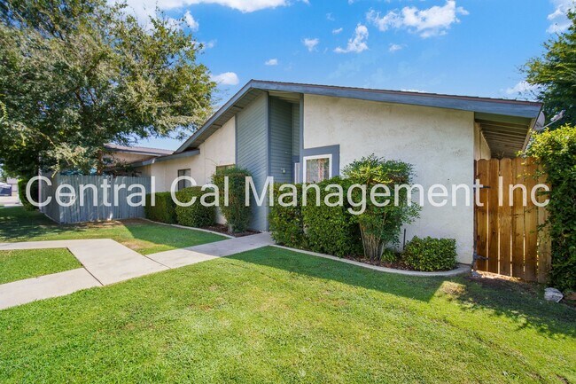 Foto del edificio - 5905 Auburn Oaks Dr