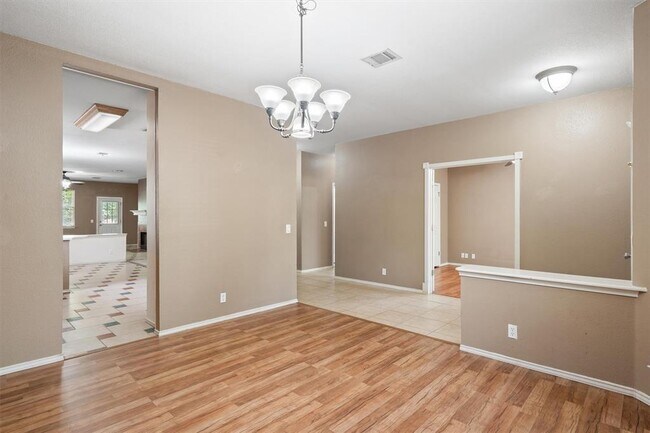 Building Photo - 2202 Bent Bow Dr