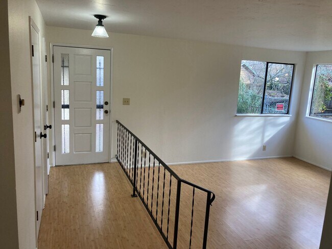 Foto del edificio - 3 Bedroom House in SW Eugene