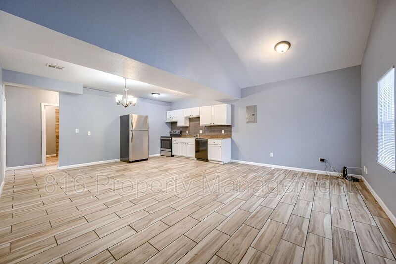 Foto principal - 6903 Jackson Ave