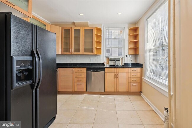 Foto del edificio - 14 Seaton Pl NW