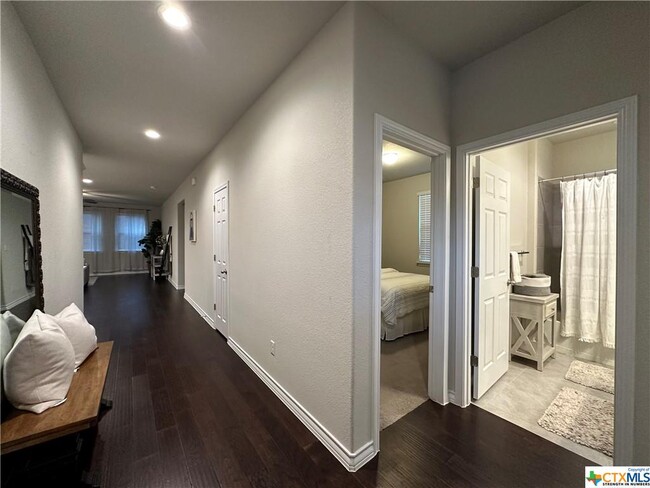 Building Photo - 368 Mary Max Cir